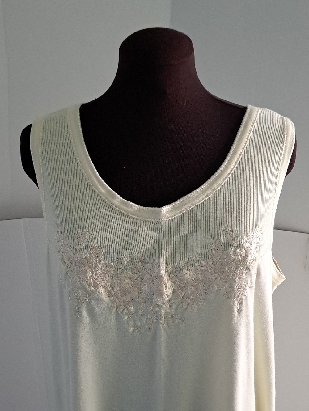 Amanda Stewart Woman Sleeveless Nightgown SZ: 1X - Picture 2 of 6